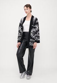 ONLY Tall ONLFRIDA LIFE OPEN - Cardigan - black/ultimate grey/birch