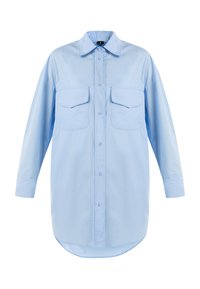 Camicia azzurro chiaro a maniche lunghe con chiusura a bottoni, due tasche sul petto e orlo arrotondato. Realizzata in tessuto morbido e leggero.