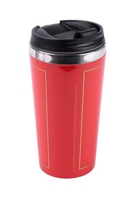 Tazza da viaggio rossa con finitura lucida, fascia argentata e coperchio nero dotato di apertura per bere. Progettata con linee decorate in oro.