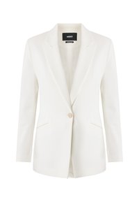 Bílý blejzr vyrobený z hladké tkaniny, s jednobotonovým zapínáním, špičatými klopami a dvěma předními kapsami. Přiléhavý střih se strukturovaným designem.