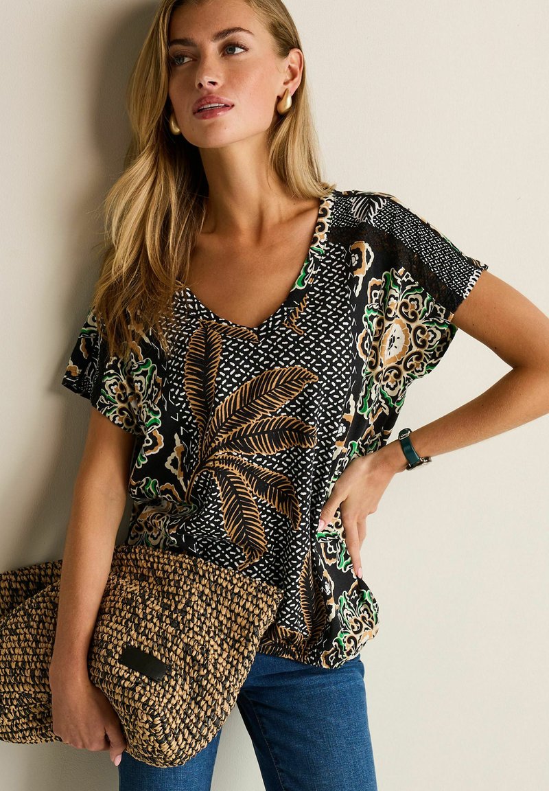 Next - V-NECK BUBBLE HEM PETITE - T-shirt med print - black palm print, Förstora