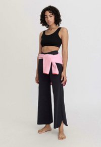 hessnatur FITTED - Top - schwarz