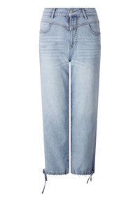 Vaqueros cortos de mezclilla azul claro con cintura alta, bolsillos delanteros y lazos ajustables en el dobladillo. Presentan un diseño clásico de cinco bolsillos.