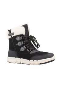 Botas de invierno negras con forro de piel blanca, cordones negros, cremallera lateral y suela blanca gruesa, diseñadas para climas fríos.