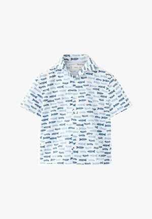 Camicia bianca a maniche corte con bottoni, decorata con un motivo di pesci blu in diverse tonalità e dimensioni.