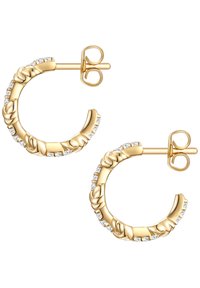 Zelta riņķa auskari ar vītņu dizainu, kuros gar priekšējo malu ir mazi caurspīdīgi akmeņi, kuri ir nostiprināti ar pamatni un aizmugurējo fiksatoru.