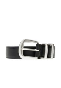 Ceinture en cuir noir avec une boucle métallique argentée brillante et trois passants métalliques. Texture lisse et design simple, adaptée pour une tenue décontractée ou formelle.