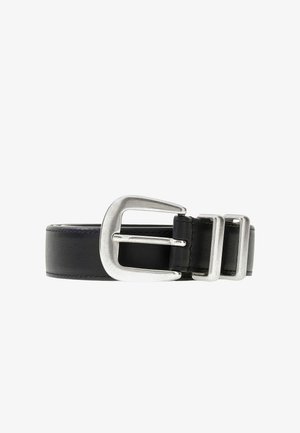 Schwarzer Ledergürtel mit glänzender silberner Metallschnalle und drei Metalllaschen. Glatte Textur und einfaches Design, geeignet für legere oder formelle Kleidung.