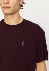 REVOLUTION APPLICATION - T-shirt basic - burgundy