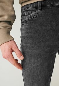 Next ESSENTIAL STRETCH - Vaqueros slim fit - dark grey