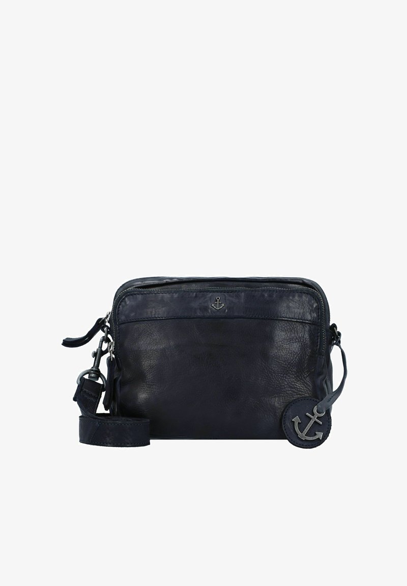 Borsa a tracolla in pelle blu navy con finitura testurizzata, dotata di una cerniera superiore, tracolla regolabile e un accento in argento a forma di ancora. Design compatto e strutturato.