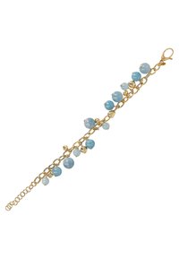 Pulsera de cadena de oro que presenta cuentas de color azul claro alternadas con acentos transparentes, con tamaños de cuentas variados y cierre de langosta.
