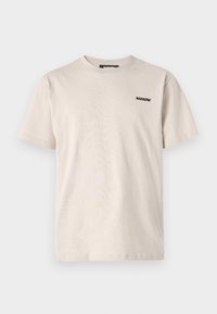 Camiseta beige de algodón con cuello redondo, mangas cortas y un pequeño logo negro "BARROW" en el pecho izquierdo. Textura suave, ajuste relajado.