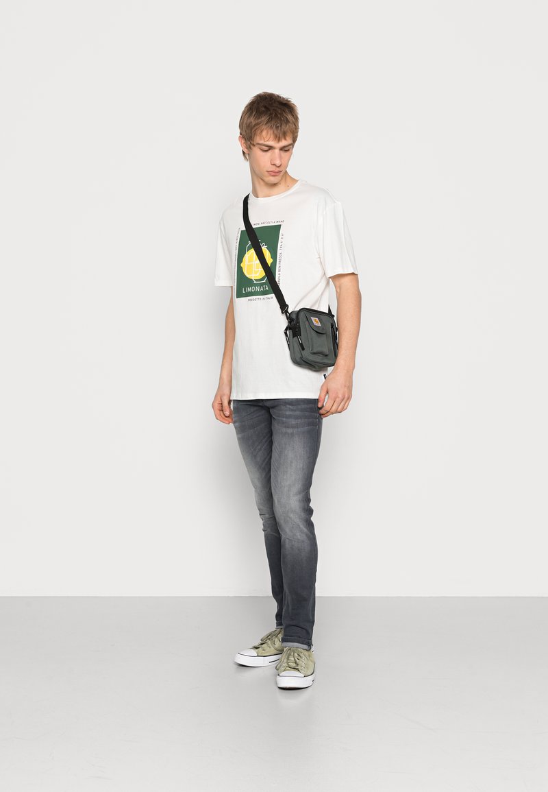 Herren T-Shirts basic | Only & Sons ONSIKE NEW TEE T-Shirt print star white/weiß - IG38335 Herren T-Shirts basic | Only & Sons ONSIKE NEW TEE T-Shirt print star white/weiß - IG38335
