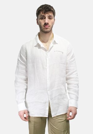 Camicia bianca in lino con maniche lunghe, chiusura a bottoni frontale e piccolo logo "RICHMOND" sul petto. Tessuto morbido e vestibilità comoda.