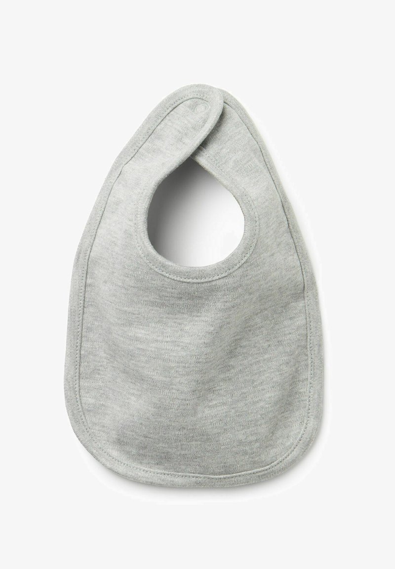 Bavaglino in cotone grigio con forma arrotondata, chiusura a scatto e texture morbida; progettato per funzionalità e facilità d'uso durante il momento della pappa.