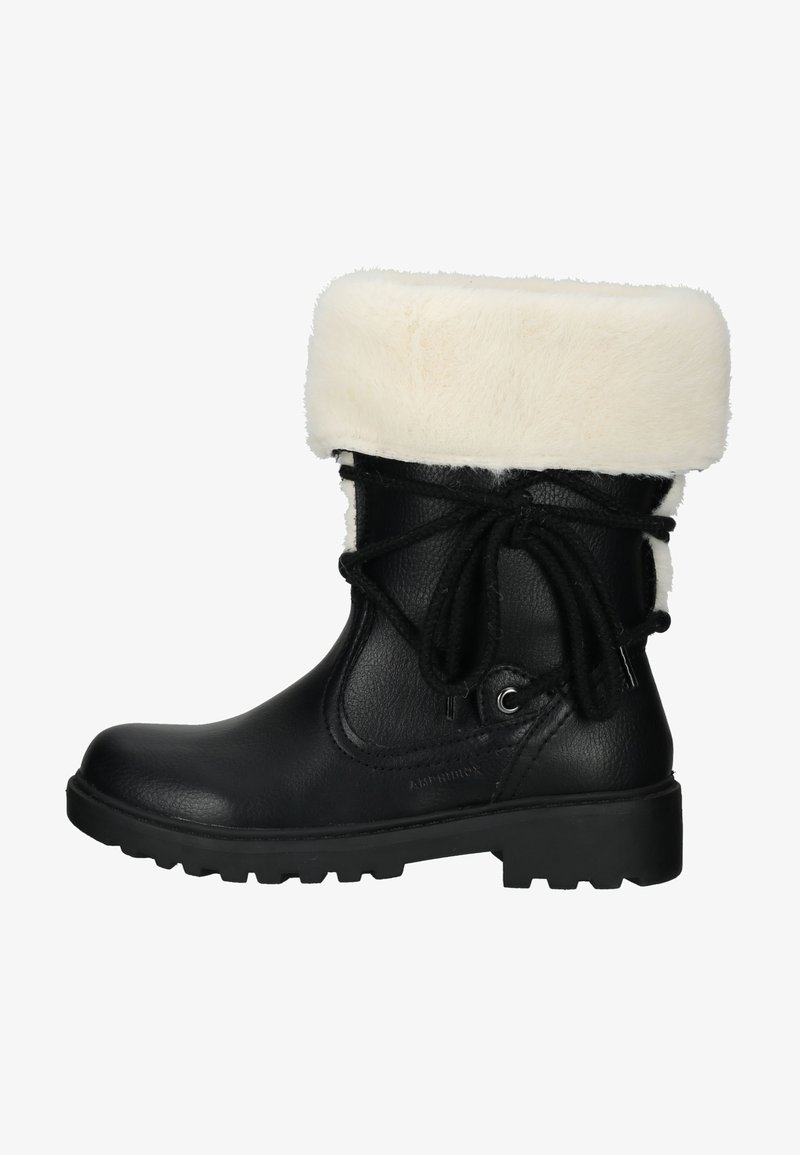 Bota de invierno de cuero negro con un puño de pelo sintético blanco, diseño de cordones, puntera redonda y suela de goma texturizada para mayor tracción.