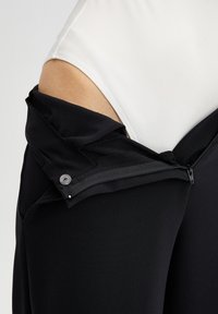 Touché Privé BODY WITH SLIT - Bluză cu mânecă lungă - off white