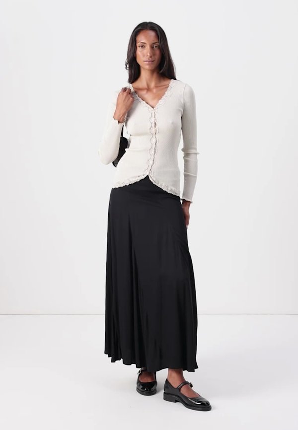 Cardigan - rainy day2