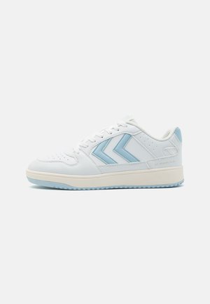 Hummel ST. POWER PLAY UNISEX - Sneaker low - white/light blue
