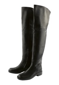 Schwarze Lederstiefel über dem Knie mit glatter Oberfläche, seitlichem Reißverschluss und niedrigem Blockabsatz. Mit einem Metallakzent nahe dem Knöchel.
