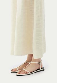 GOBI Cashmere LEICHTES  - Maxiklänning - white