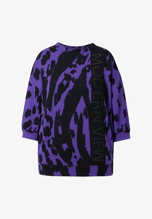 Maglione viola con stampa leopardata astratta nera, con grafica testuale "MODERN VIEW" in argento e maniche tre quarti.