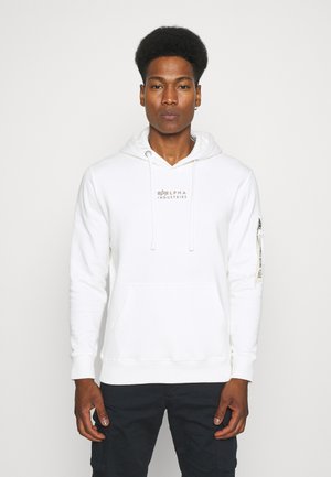 Weißer Hoodie mit einer Fronttasche, Kapuze mit Kordelzug und Logo auf der Brust. Verfügt über eine Reißverschlusstasche am Arm und gerippte Bündchen.