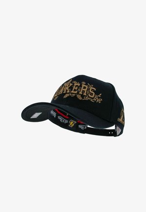 Schwarze Snapback-Kappe mit goldenen "LAKERS"-Stickereien und floralem Design, mit verstellbarem Riemen und gebrandeter Innenfütterung.