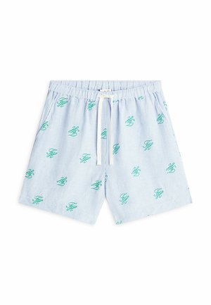 Lichtblauwe en witte gestreepte korte broek met groene geborduurde logo's en een witte trekkoord tailleband.