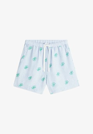 Hellblaue und weiße gestreifte Shorts mit grünen, gestickten Logos und einem weißen Bund mit Kordelzug.