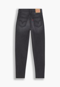 Sorte høye livbukser med to baklommer, beltehemper, og en beige Levi's-merkehette på livet, vist bakfra.