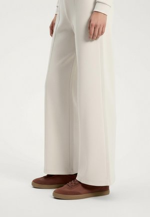 OYSHO WITH PIECES - Matalavartiset tennarit - bordeaux