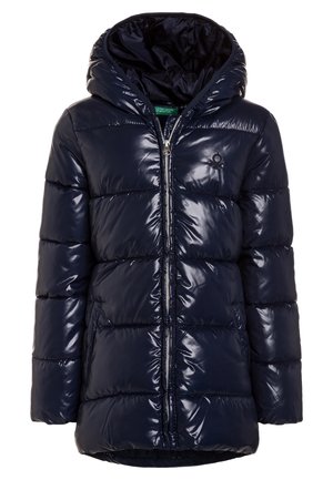 Doudoune brillante bleu marine avec capuche, fermeture éclair frontale et poches latérales, conçue pour temps froid.