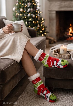 United Labels, THE GRINCH HÜTTENSOCKEN HAUSSOCKEN KUSCHELSOCKEN WINTERSOCKEN SOCKEN - Sneaker socks - rot weiß