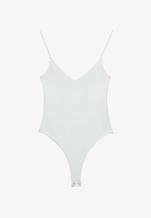 Weißer Ganzanzug mit dünnen Trägern, V-Ausschnitt und glatter Textur. Mit einem Druckknopfverschluss an der Unterseite und einer taillierten Silhouette.