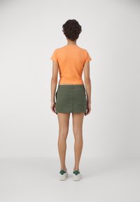 Denim Project CROPPED - Navadna majica - autumn sunset