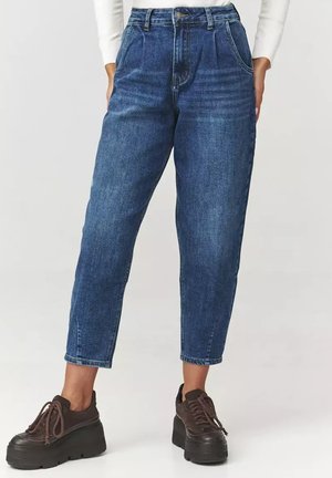 - Jeansy damskie mom fit