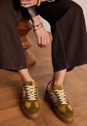 Manfield, Trainers - grün