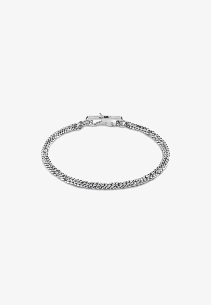 Bracciale in argento con maglie attorcigliate e chiusura a moschettone. La superficie liscia e la finitura lucida esaltano il suo design contemporaneo.