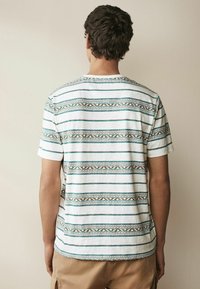 Next TEXTURED STRIPE- REGULAR FIT - T-shirt med print - white navajo