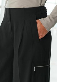 Next Cargobukser - black
