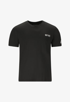 Sort kortærmet t-shirt med rund hals og lille hvid tekst "ENDURANCE BIKE // EN.X" på venstre bryst samt hvidt delvist logo på højre ærme.