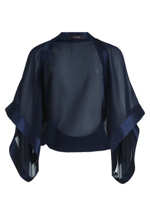 Kimono bleu marine transparent avec manches fluides, accents en satin et une texture subtile. Présente une étiquette au niveau du col avec l'inscription "Vera Mont."