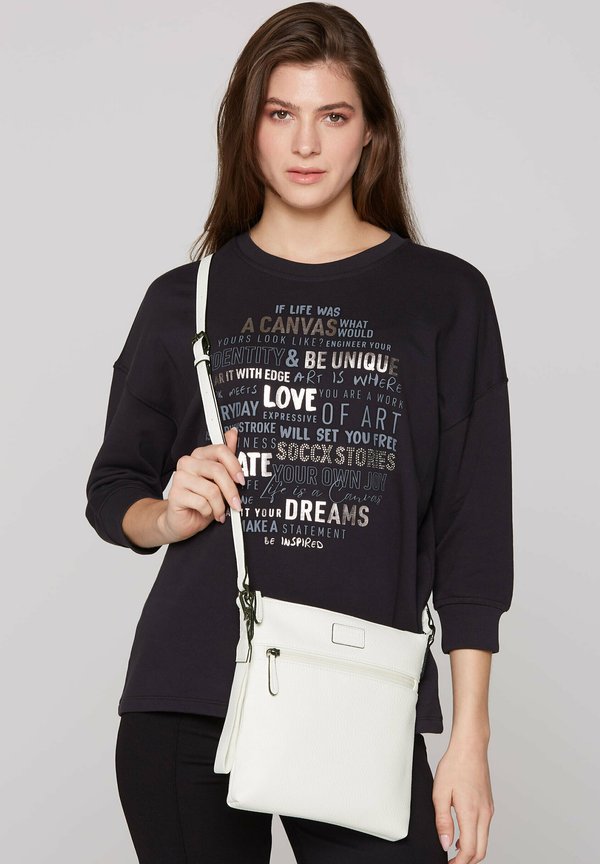 UMHÄNGE MIT LOGO ANHÄNGER - Umhängetasche