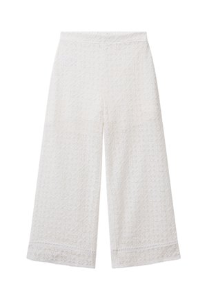 Weiße Hosen mit weitem Bein, floraler Spitzen-Überlagerung und einem dezenten gewellten Saum, mit hohem Bund und verkürzter Länge.