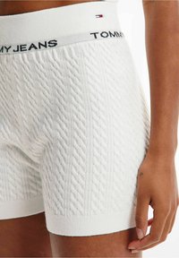 Tommy Jeans Shorts - off-white
