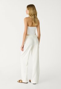 Stradivarius STRAIGHT FIT  - Trousers - beige