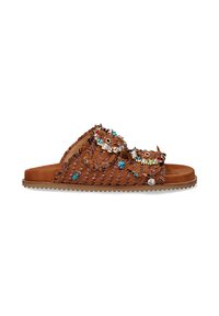 Sandalias deslizantes de tejido marrón con joyas decorativas. La planta es suave y cuenta con una suela de goma texturizada para mayor agarre. Diseño de doble tira.