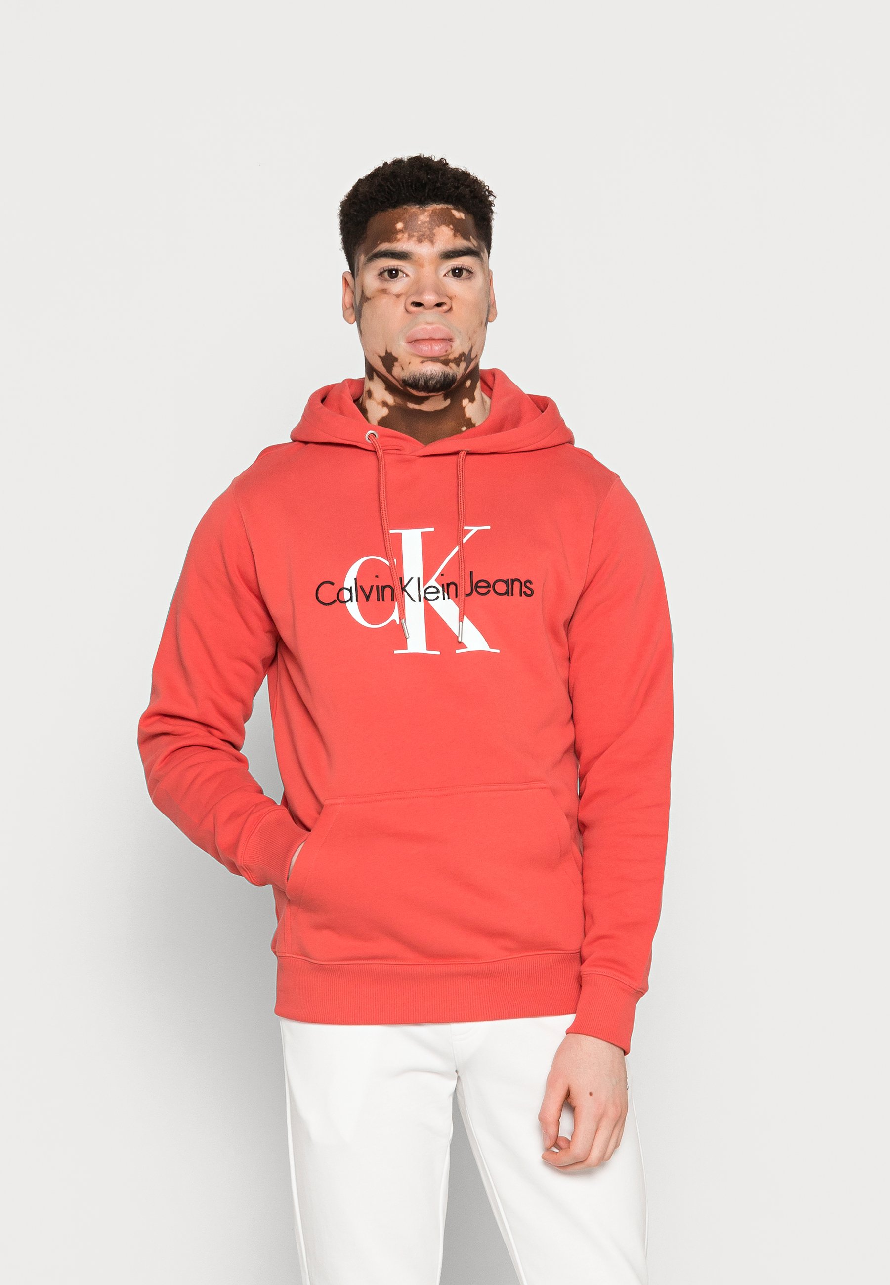 Calvin Klein Jeans SEASONAL MONOLOGO REGULAR HOODIE - Felpa con cappuccio -  rhubarb red/rosso - Zalando.it